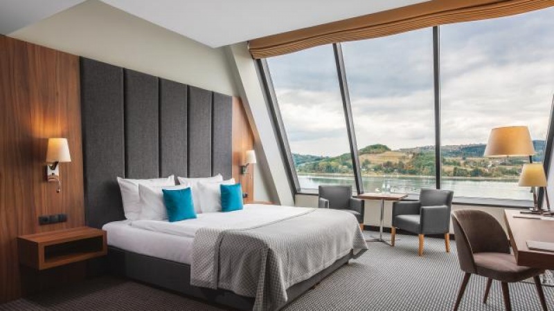 Heron Live Hotel