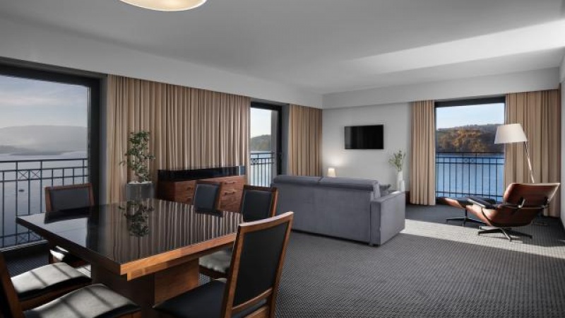 Heron Live Hotel