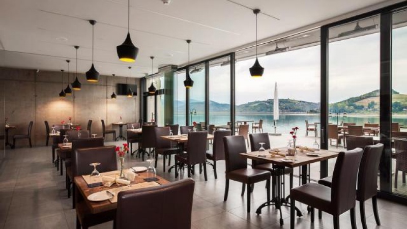 Heron Live Hotel