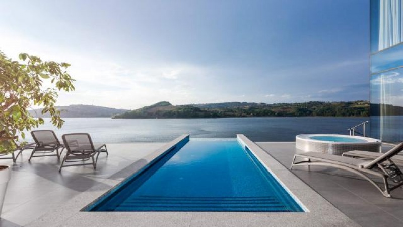 Heron Live Hotel