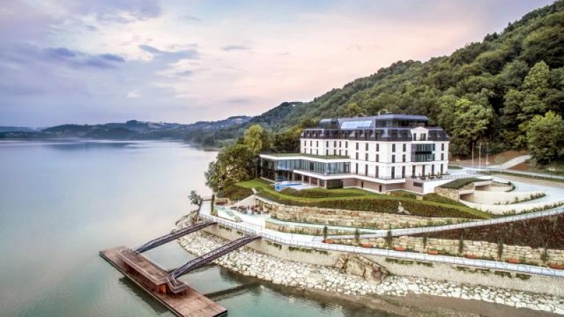 Heron Live Hotel