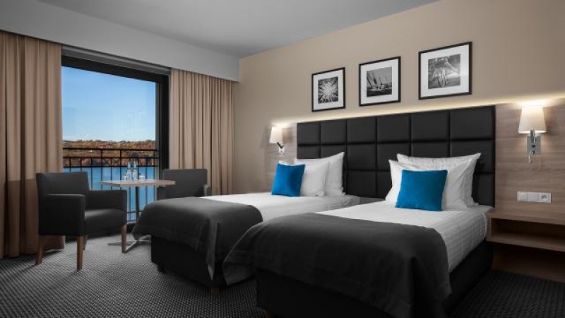 Heron Live Hotel