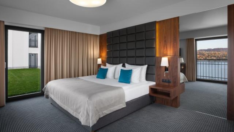 Heron Live Hotel