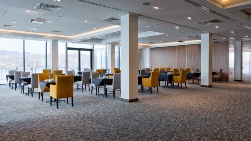 Heron Live Hotel