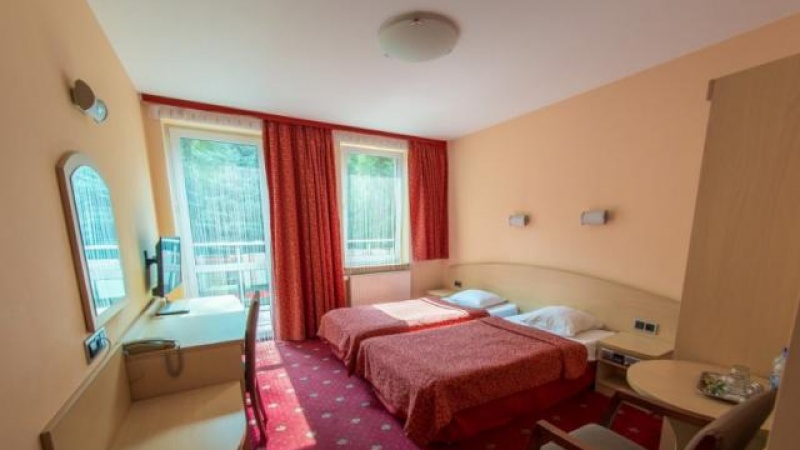 HOTEL NAD MROGĄ