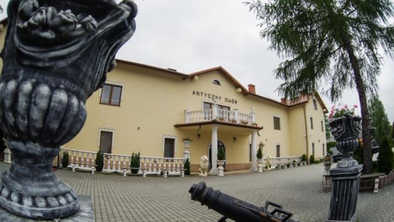 Hotel Antyczny Dwór
