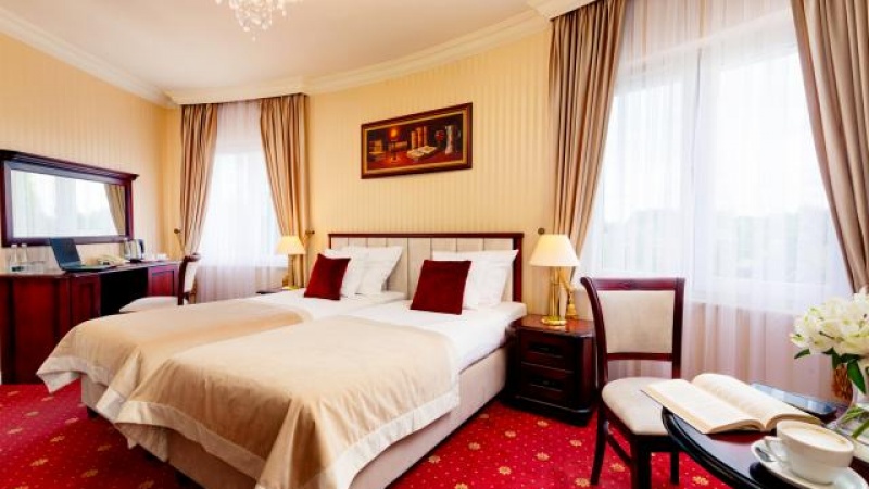 Pałacyk Otrębusy Business & SPA (k. Warszawy)