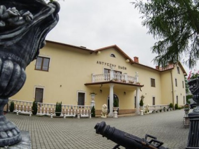 Hotel Antyczny Dwór
